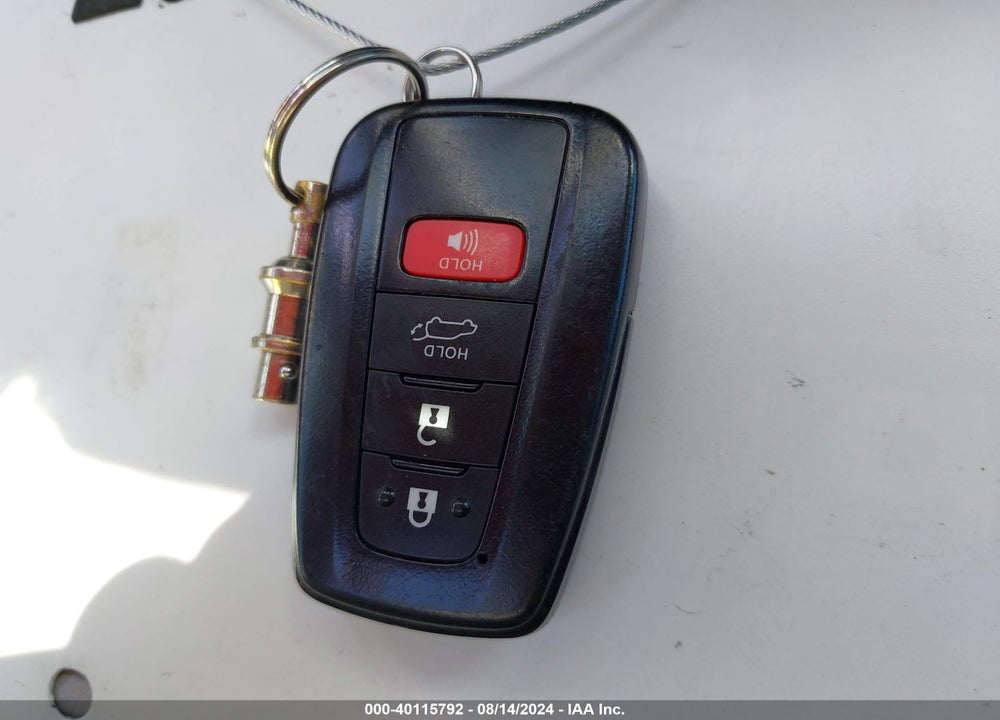 2019 TOYOTA RAV4 XLE VIN: 2T3W1RFV1KC004704