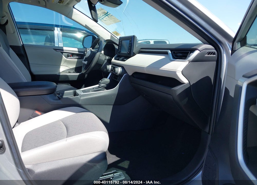 2019 TOYOTA RAV4 XLE VIN: 2T3W1RFV1KC004704