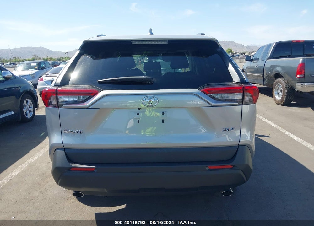 2019 TOYOTA RAV4 XLE VIN: 2T3W1RFV1KC004704