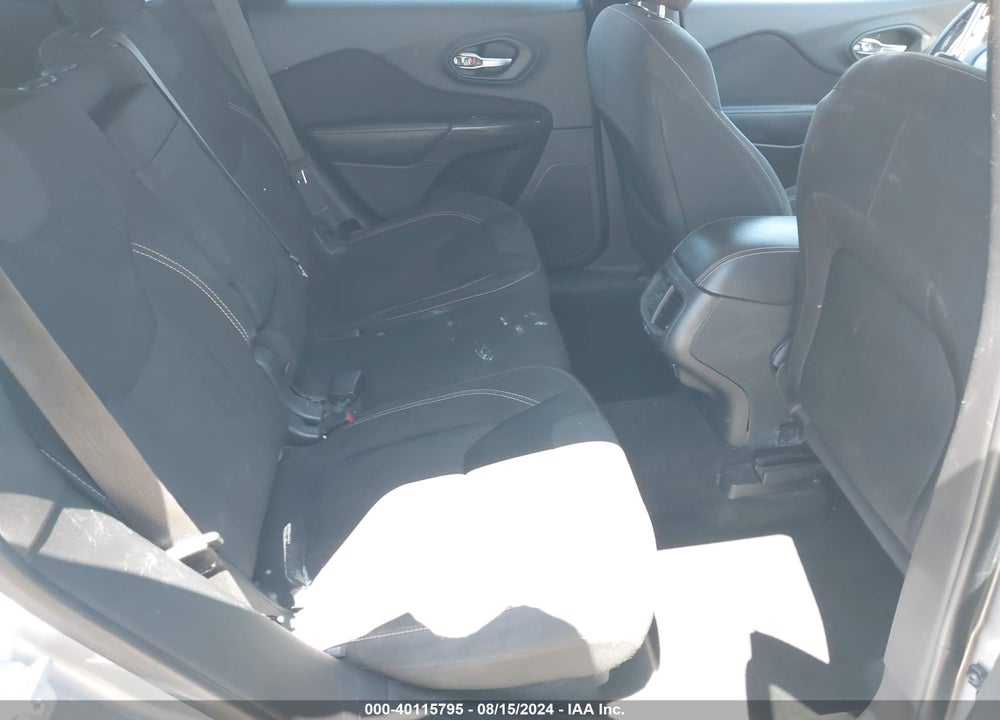 2015 JEEP CHEROKEE LATITUDE VIN: 1C4PJLCB4FW607938