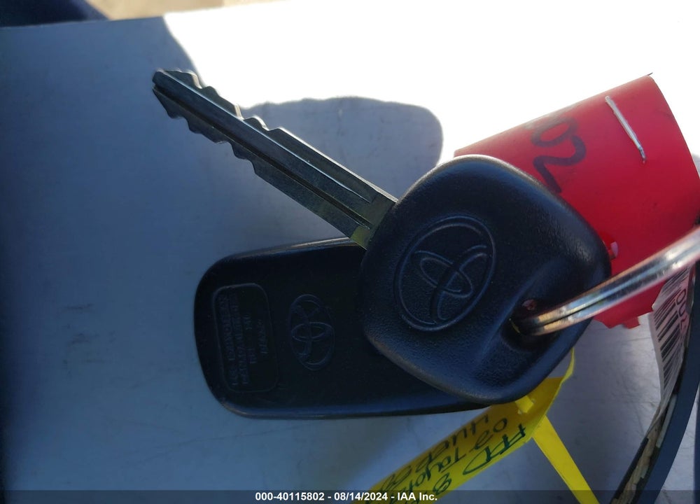 2002 TOYOTA AVALON XLS VIN: 4T1BF28B02U208962
