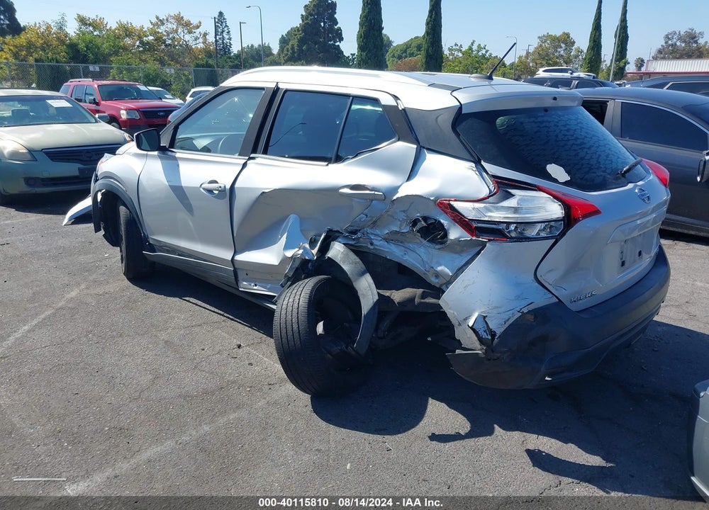 2018 NISSAN KICKS SV VIN: 3N1CP5CU5JL507052