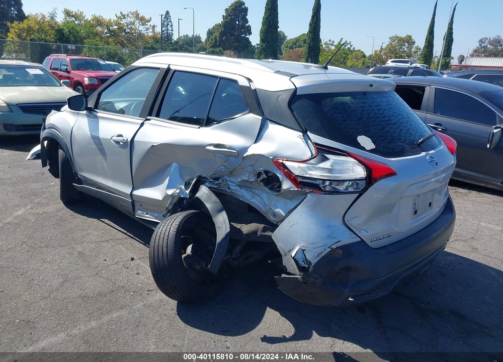 2018 NISSAN KICKS SV VIN: 3N1CP5CU5JL507052