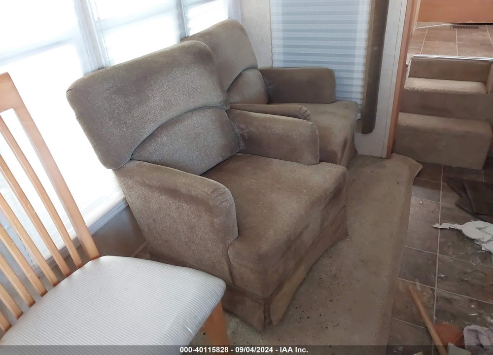 2009 FOREST RIVER OTHER VIN: 4X4FWCE239T010001