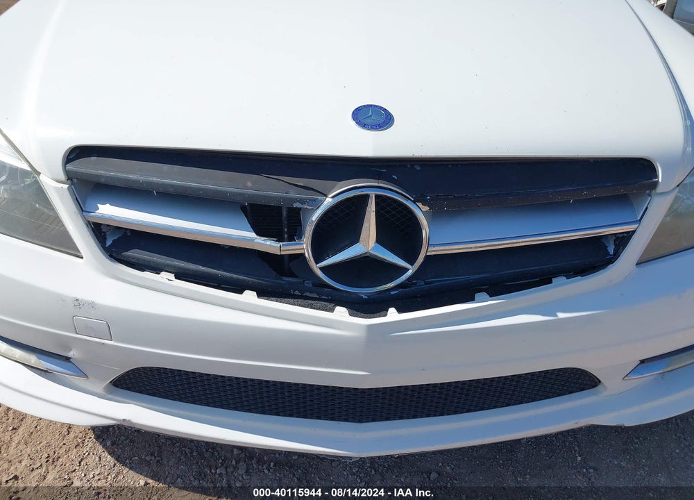 2011 MERCEDES-BENZ C 300 LUXURY/SPORT VIN: WDDGF5EB4BR173903