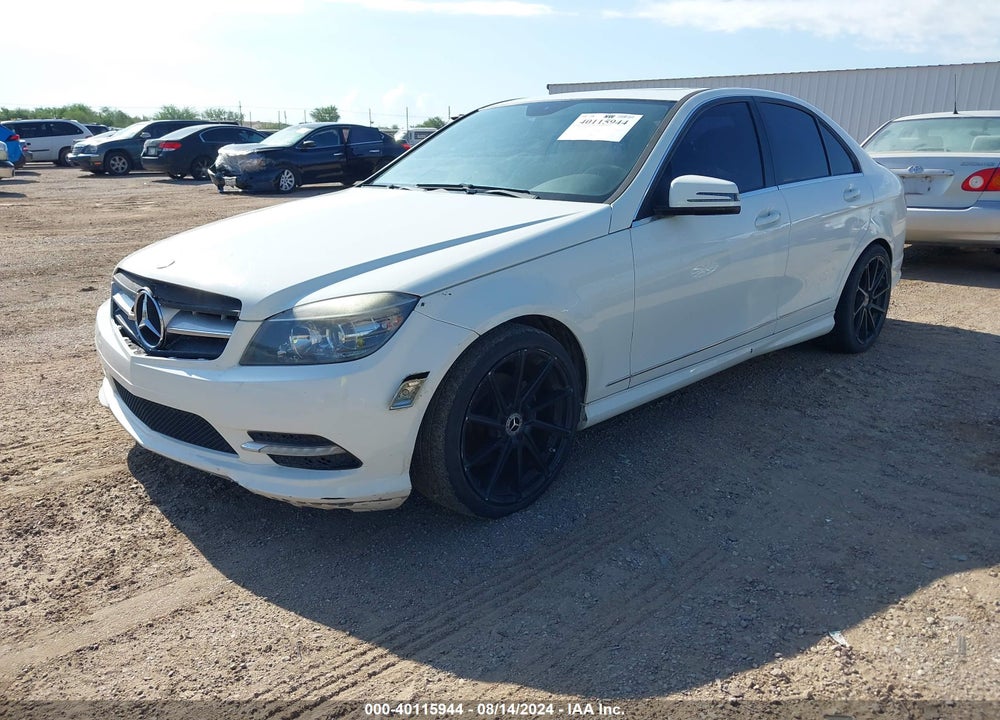 2011 MERCEDES-BENZ C 300 LUXURY/SPORT VIN: WDDGF5EB4BR173903