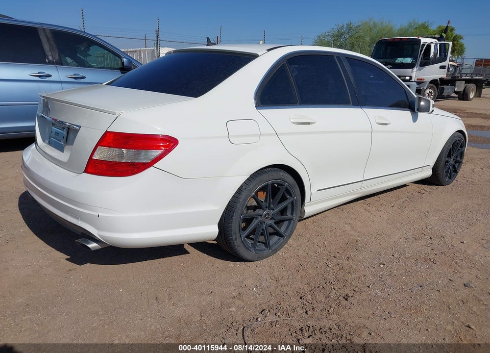 2011 MERCEDES-BENZ C 300 LUXURY/SPORT VIN: WDDGF5EB4BR173903