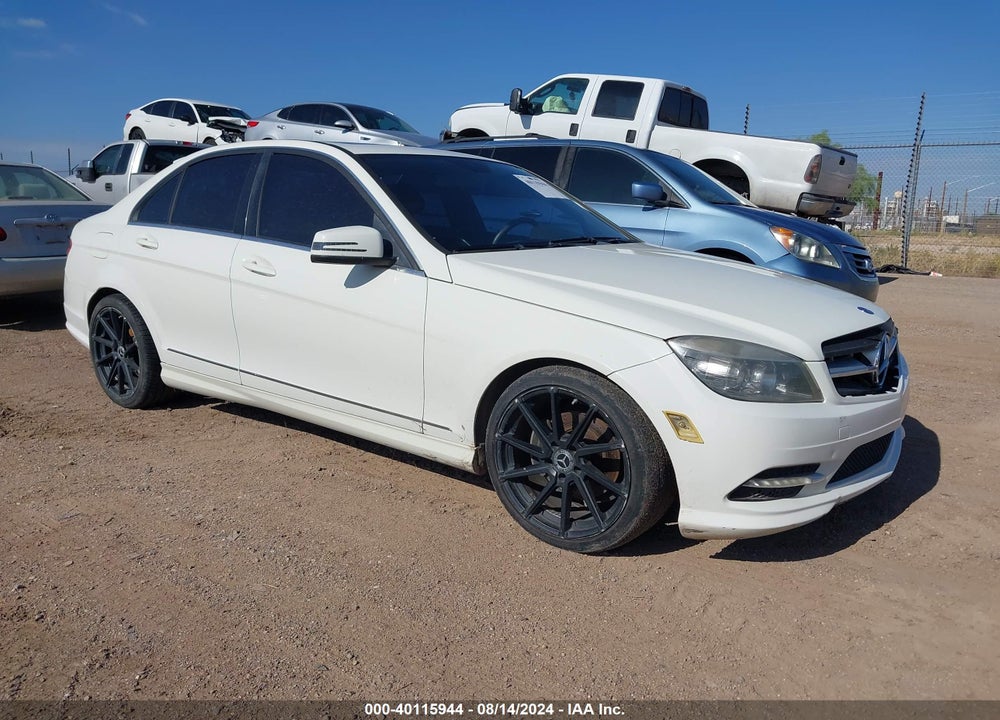 2011 MERCEDES-BENZ C 300 LUXURY/SPORT VIN: WDDGF5EB4BR173903
