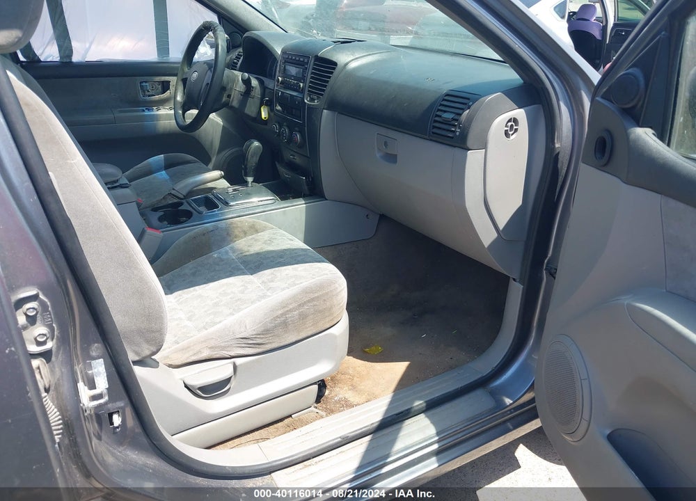 2008 KIA SORENTO LX BASE VIN: KNDJD735885830717