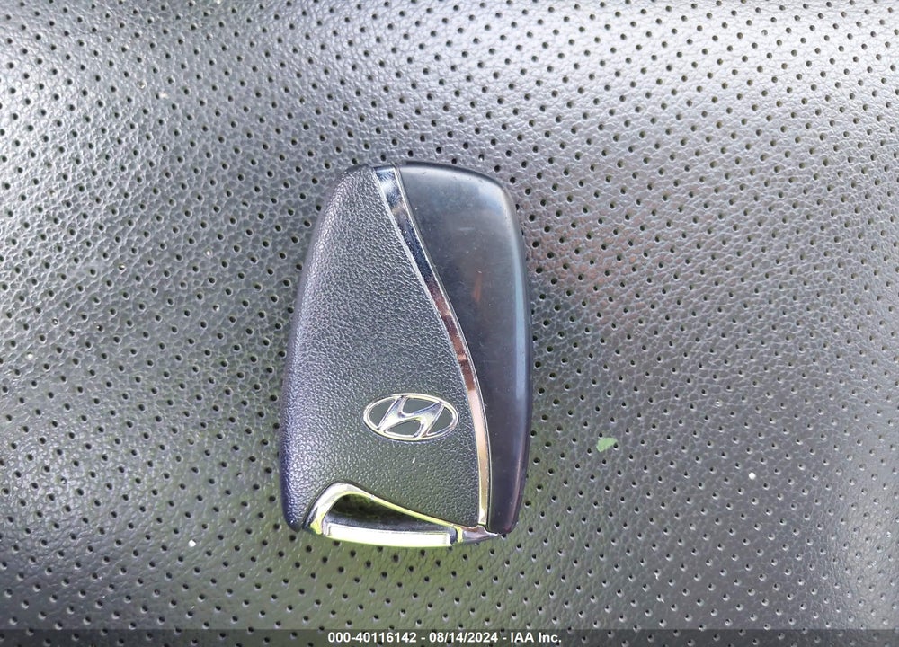 2017 HYUNDAI SANTA FE SE VIN: KM8SN4HF1HU230561