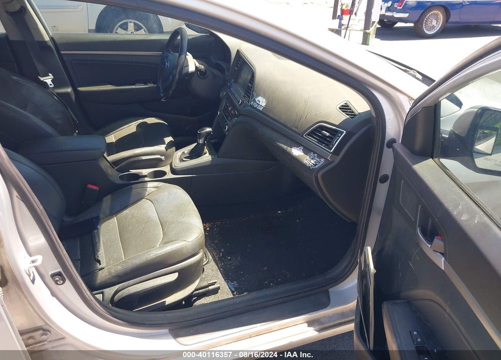 2017 HYUNDAI ELANTRA LIMITED VIN: KMHD84LF4HU180181