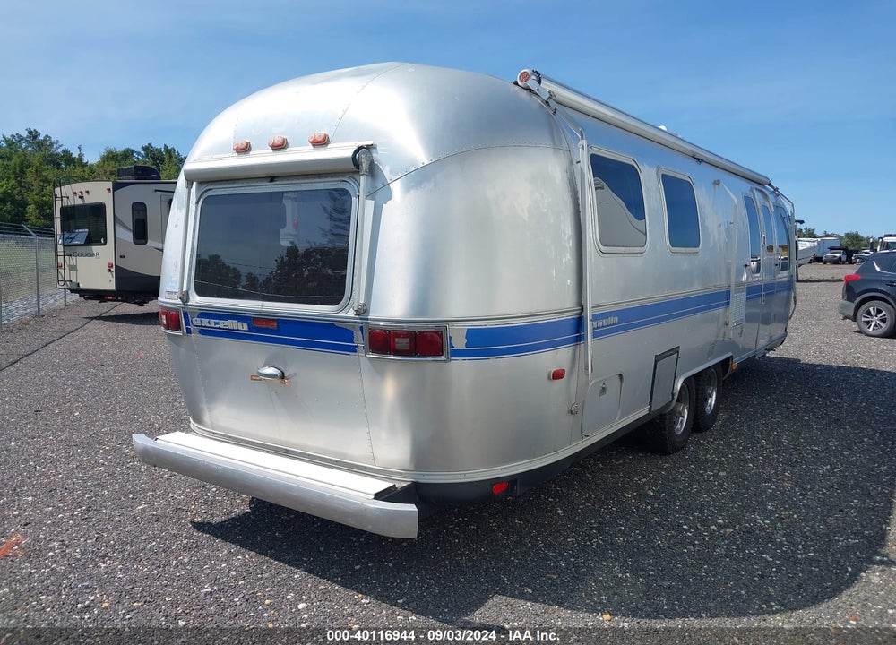 1990 AIRSTREAM EXCELLA VIN: 1STHEAN21LJ507199