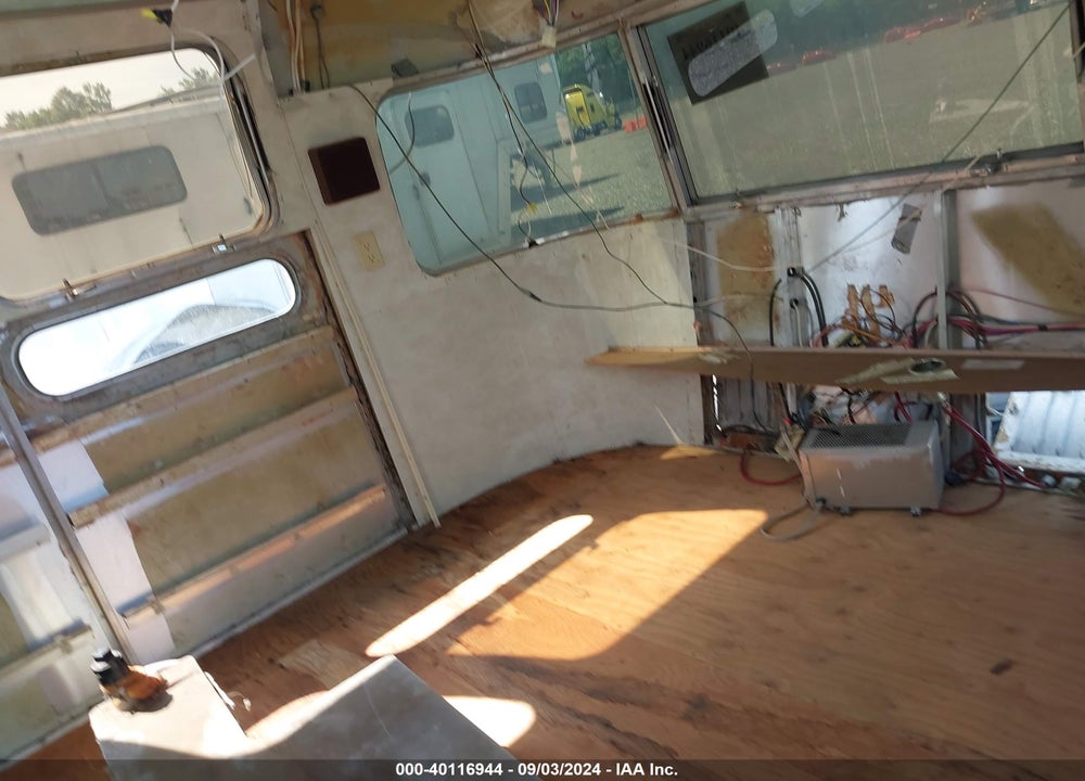1990 AIRSTREAM EXCELLA VIN: 1STHEAN21LJ507199