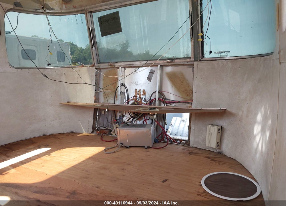1990 AIRSTREAM EXCELLA VIN: 1STHEAN21LJ507199