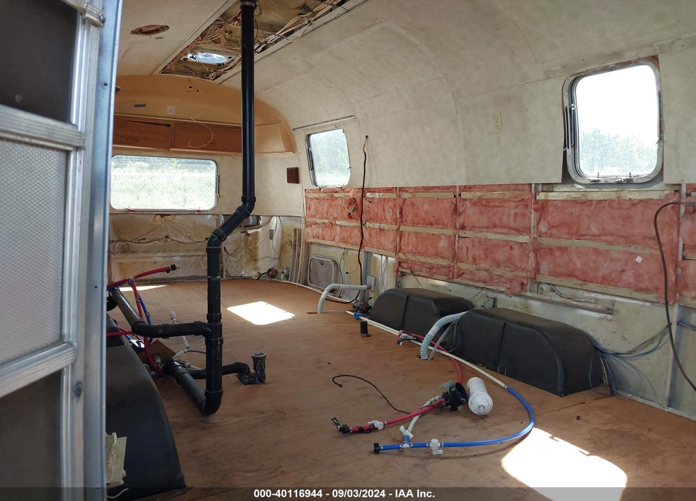 1990 AIRSTREAM EXCELLA VIN: 1STHEAN21LJ507199
