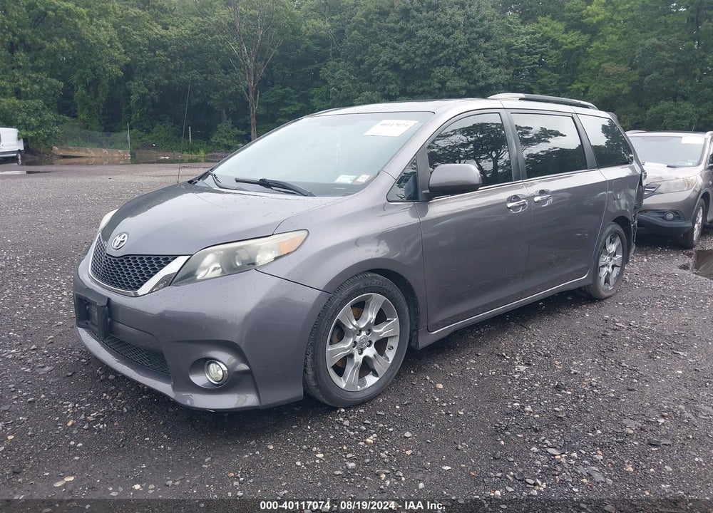 2013 TOYOTA SIENNA SE 8 PASSENGER VIN: 5TDXK3DC2DS319370