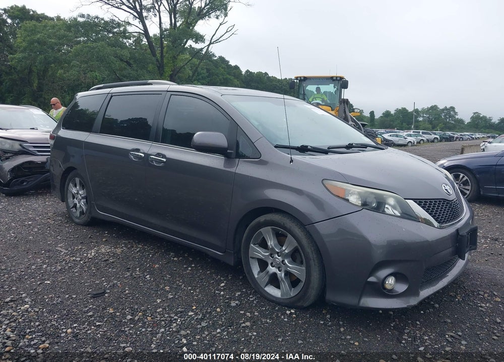 2013 TOYOTA SIENNA SE 8 PASSENGER VIN: 5TDXK3DC2DS319370