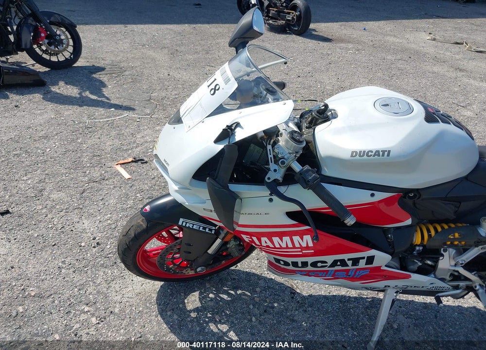2016 DUCATI SUPERBIKE 959 PANIGALE VIN: ZDM14B1W7GB002211