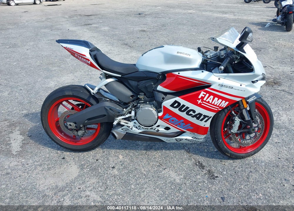 2016 DUCATI SUPERBIKE 959 PANIGALE VIN: ZDM14B1W7GB002211