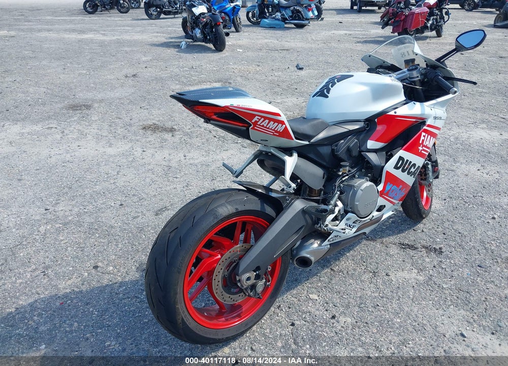 2016 DUCATI SUPERBIKE 959 PANIGALE VIN: ZDM14B1W7GB002211