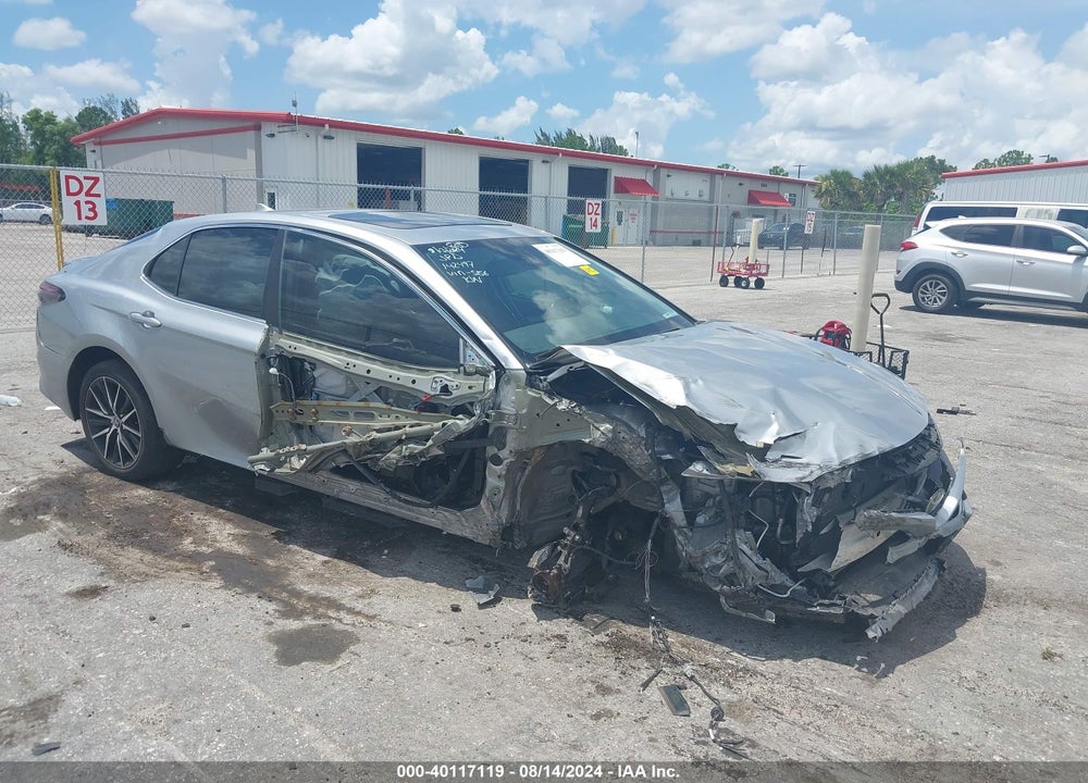 2021 TOYOTA CAMRY SE VIN: 4T1T11AK0MU615156