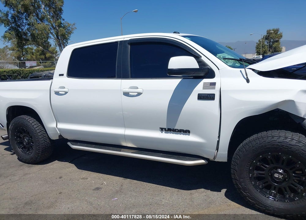 2017 TOYOTA TUNDRA SR5 5.7L V8 VIN: 5TFEY5F15HX213668