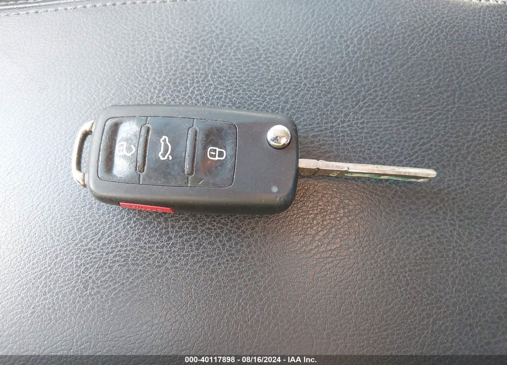 2013 VOLKSWAGEN PASSAT 2.5L SE VIN: 1VWBH7A34DC001592