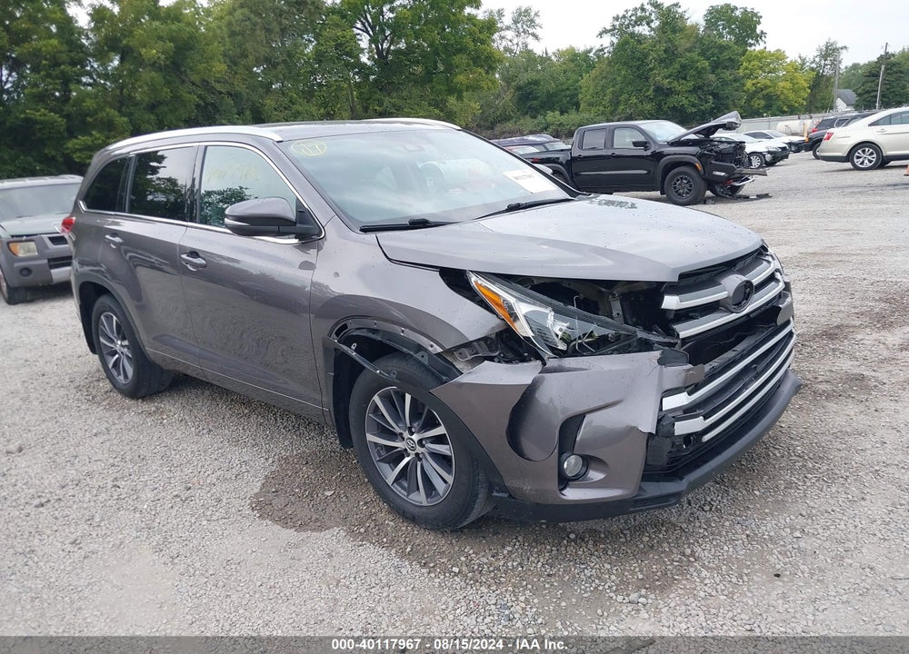 2017 TOYOTA HIGHLANDER XLE VIN: 5TDJZRFH2HS520804
