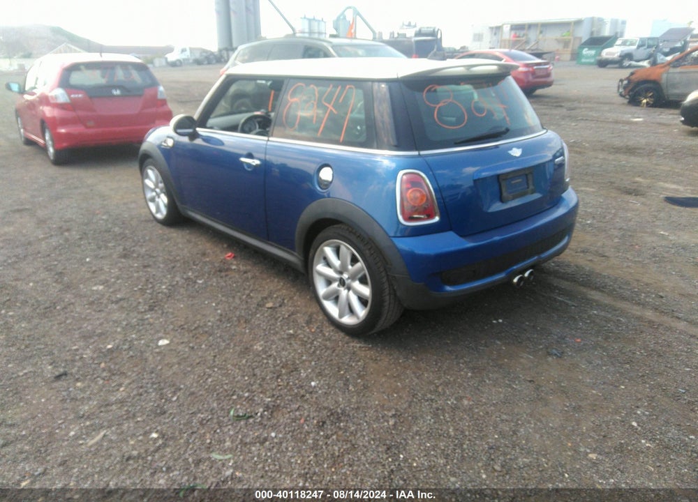 2008 MINI COOPER S VIN: WMWMF73558TV32318