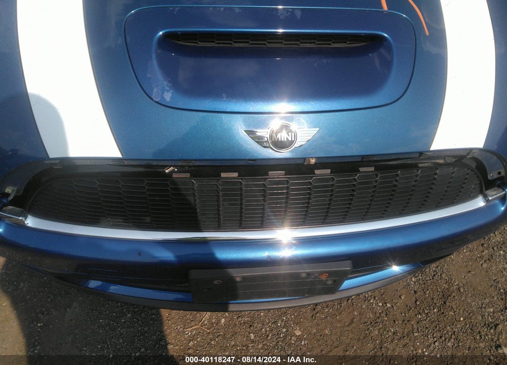 2008 MINI COOPER S VIN: WMWMF73558TV32318