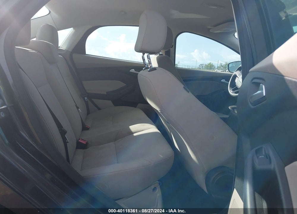 2015 FORD FOCUS SE VIN: 1FADP3F23FL379838