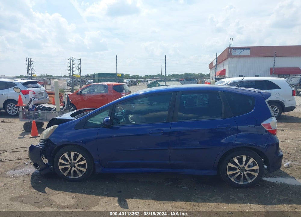 2013 HONDA FIT SPORT VIN: JHMGE8H62DC011303