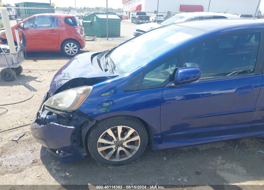 2013 HONDA FIT SPORT VIN: JHMGE8H62DC011303