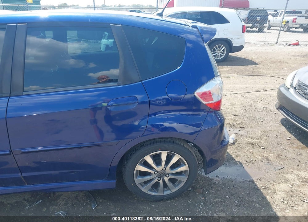 2013 HONDA FIT SPORT VIN: JHMGE8H62DC011303
