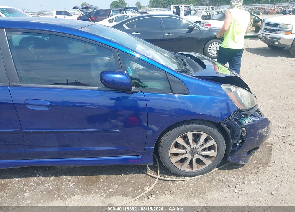 2013 HONDA FIT SPORT VIN: JHMGE8H62DC011303