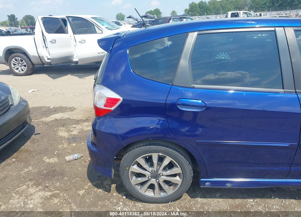 2013 HONDA FIT SPORT VIN: JHMGE8H62DC011303