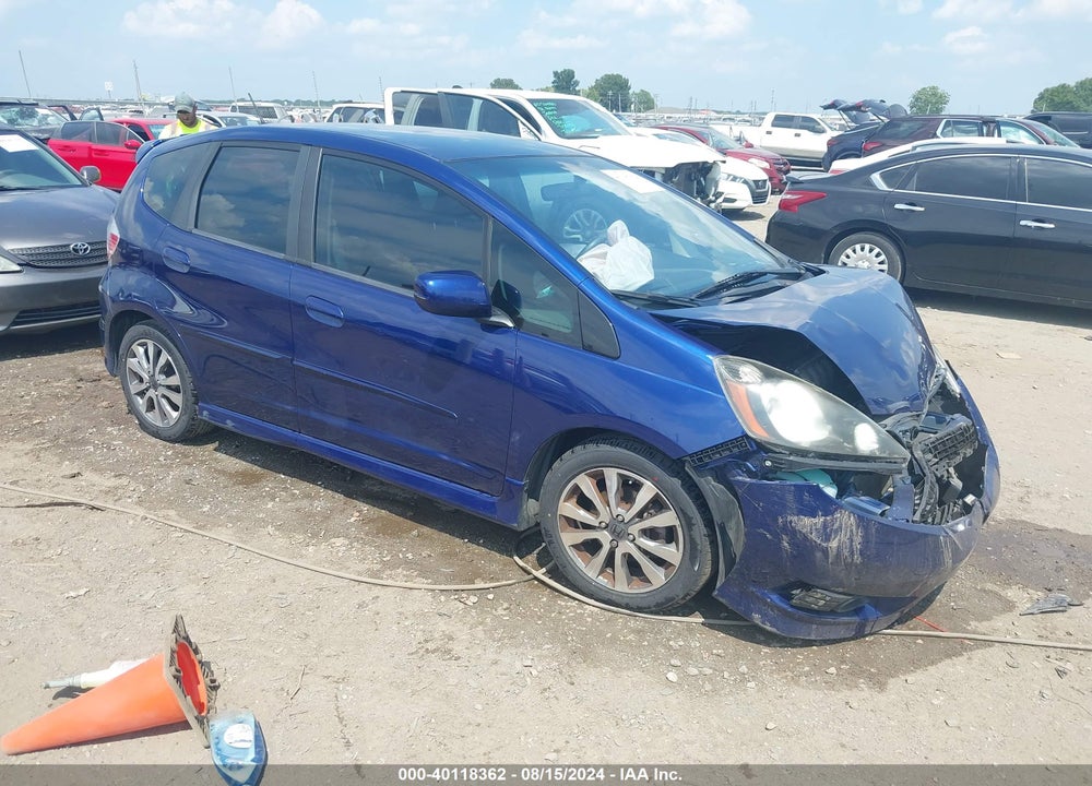 2013 HONDA FIT SPORT VIN: JHMGE8H62DC011303