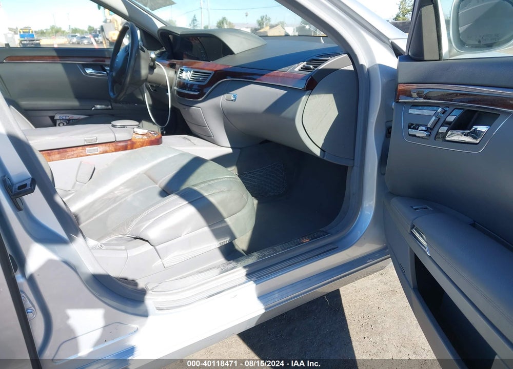 2007 MERCEDES-BENZ S 550 VIN: WDDNG71X57A133689