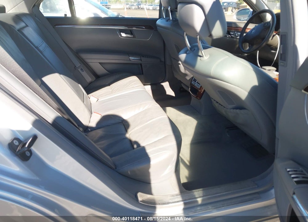 2007 MERCEDES-BENZ S 550 VIN: WDDNG71X57A133689