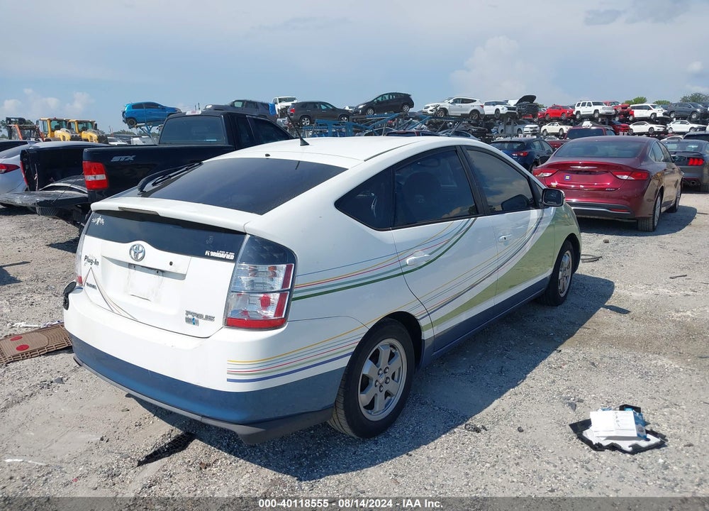 2005 TOYOTA PRIUS VIN: JTDKB20U557057679