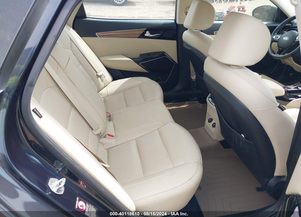 2017 KIA CADENZA PREMIUM VIN: KNALB4J17H5039556