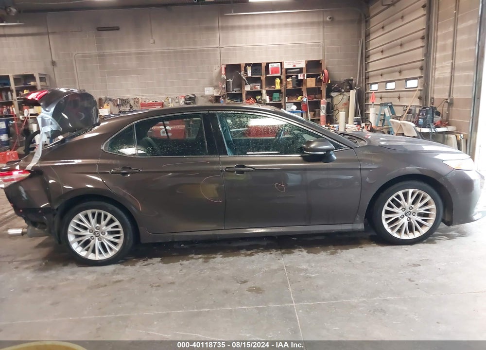 2018 TOYOTA CAMRY XLE VIN: 4T1B11HK5JU007226