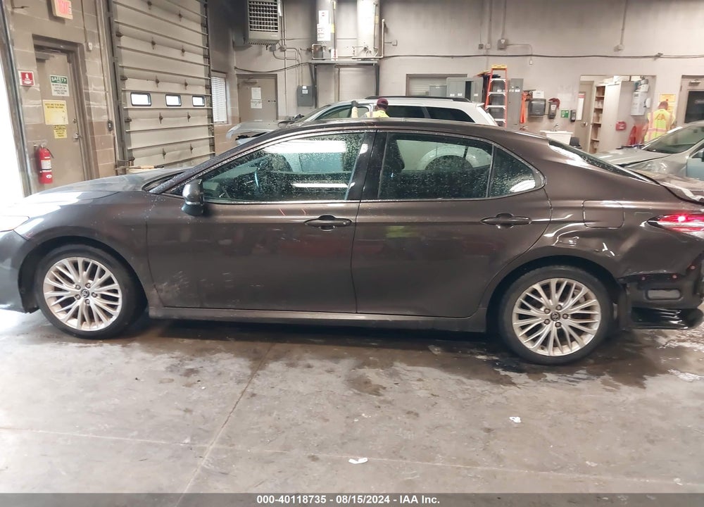 2018 TOYOTA CAMRY XLE VIN: 4T1B11HK5JU007226