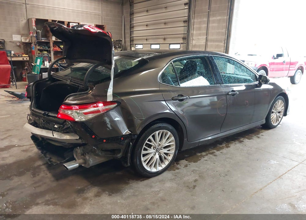 2018 TOYOTA CAMRY XLE VIN: 4T1B11HK5JU007226