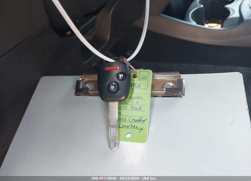 2013 HONDA FIT VIN: JHMGE8H52DC037830