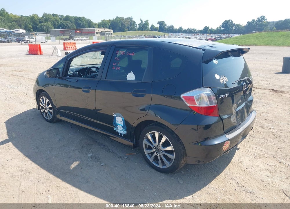 2013 HONDA FIT VIN: JHMGE8H52DC037830