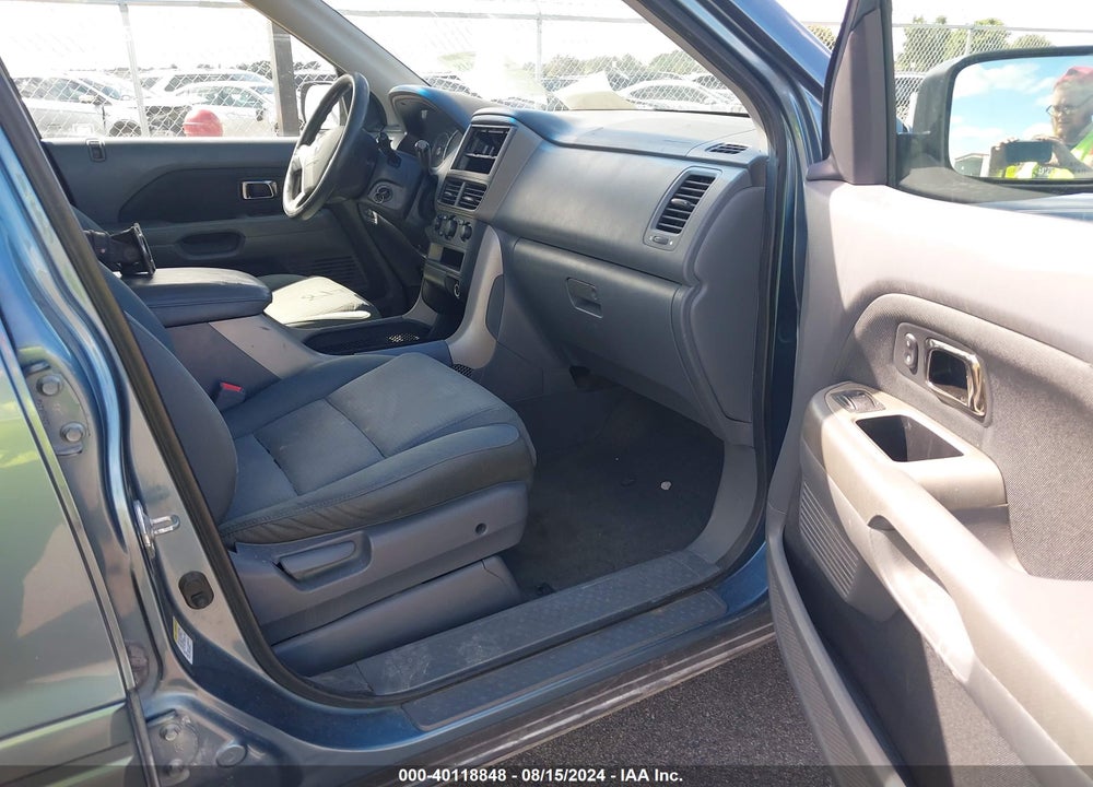 2007 HONDA PILOT LX VIN: 5FNYF18157B012810