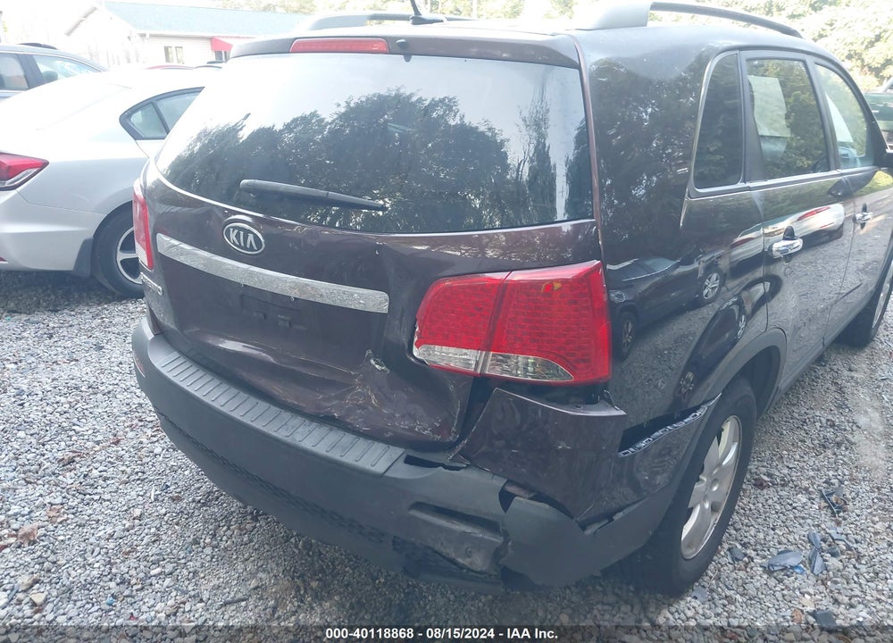 2011 KIA SORENTO LX V6 VIN: 5XYKTDA25BG165577