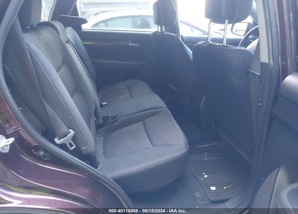 2011 KIA SORENTO LX V6 VIN: 5XYKTDA25BG165577