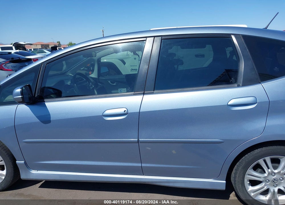 2011 HONDA FIT SPORT VIN: JHMGE8H55BC018525